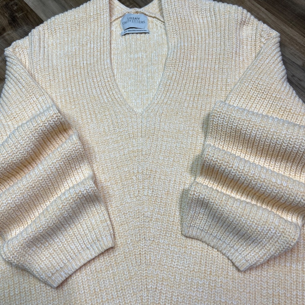 Urban Outfitters Size M Chunky Knit V-Neck Sweater Cream Yellow | Oversized Cozy